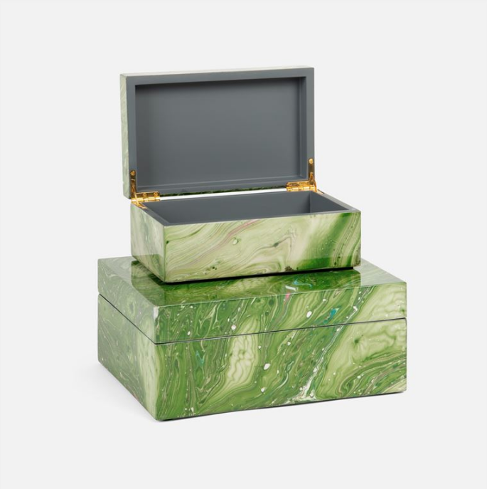 
                  
                    Green Swirl Noelle Box
                  
                
